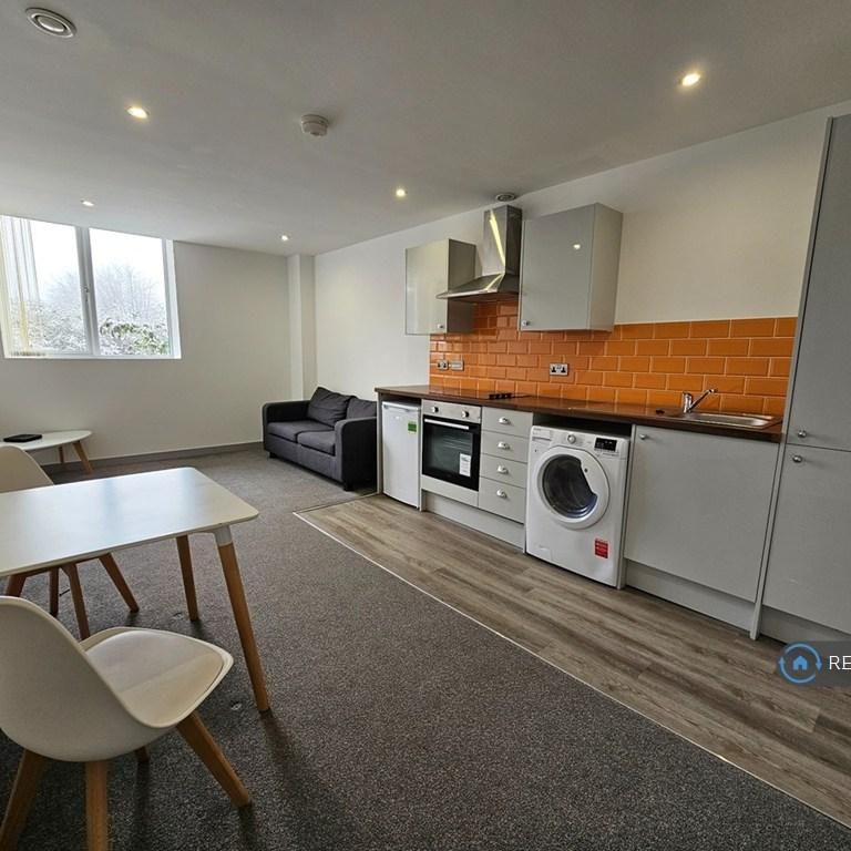 1 bedroom flat to rent - Photo 1