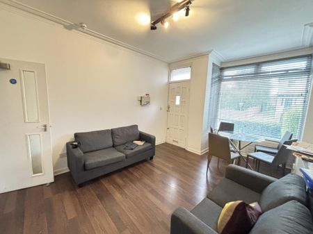 12 Newport View, Leeds, LS6 3BX - Photo 2
