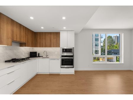 Beautiful and Bright Corner Three Bedroom Townhome in Convenient Surrey Central - Photo 2