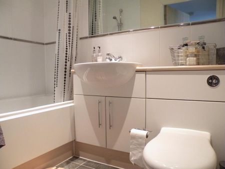 2 bedroom apartment to rent - Photo 3