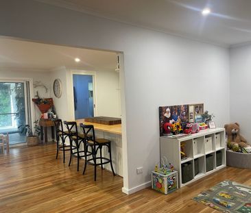 Large Family Home-Springwood - Photo 1