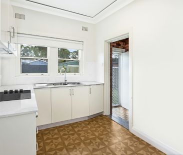 Well Presented 3 Bedroom Home with Ample Parking & Backyard - Photo 5