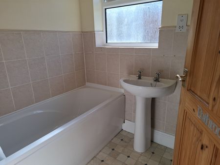 One Bedroom First Floor Flat - Photo 5