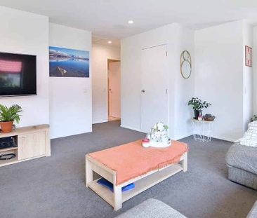 Modern Coastal Living in Stanmore Bay - Photo 2