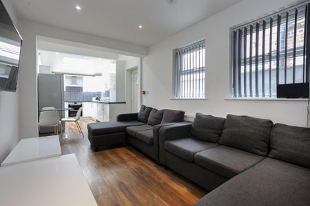 6 bedroom terraced house to rent - Photo 2