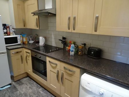 4 Bed - 18 Midland Road, Hyde Park, Ls6 - Photo 5
