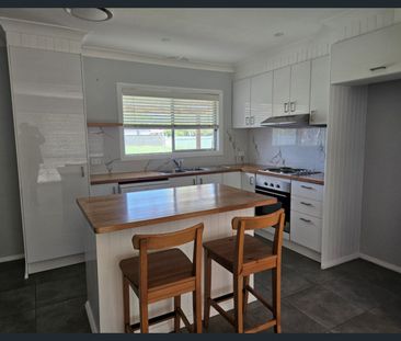 NEAT AND TIDY FAMILY HOME - Photo 4