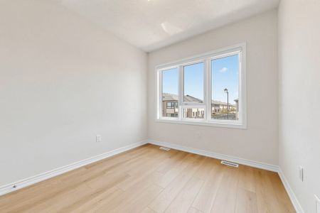 For Lease - 8 Hewison Avenue, Richmond Hill, Ontario - Photo 2