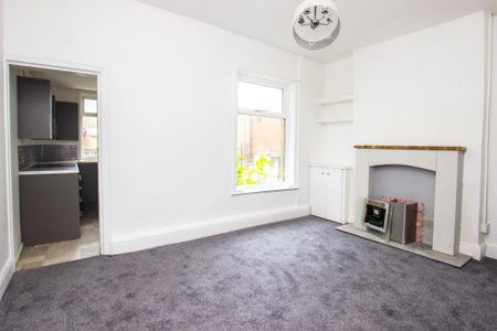 2 bedroom end of terrace house to rent - Photo 5