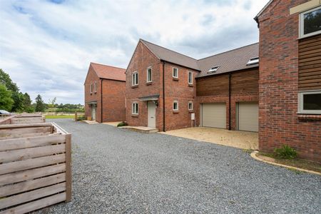 3 bed semi-detached house to rent in Stripes Hill Farm, Knowle, B93 - Photo 3