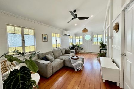 Furnished Queenslander in Prime Location - Photo 2