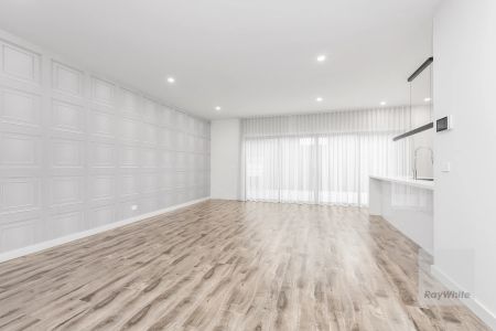 Sleek Living in Sydenham with Two Living Zones! - Photo 4