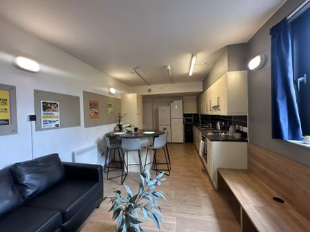 Large Standard Double Ensuite - Photo 5