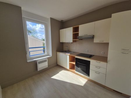 Location Appartement 2 pièces 41m² ESSEY LES NANCY 54270 - Photo 2