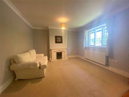 Rookwood Place, London Road South, Merstham, Surrey, RH1 - Photo 2