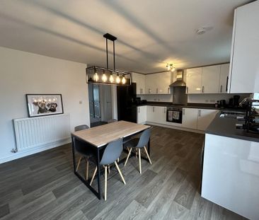 4 bedroom semi-detached house to rent - Photo 3