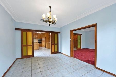 Expansive Family Delight in Keilor East! - Photo 2