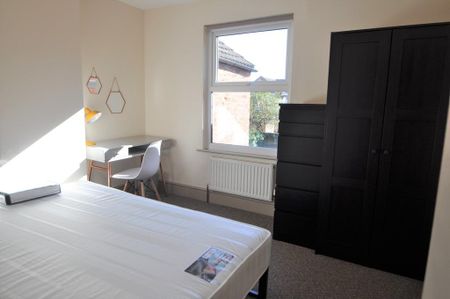 4 bedroom terraced house to rent - Photo 2