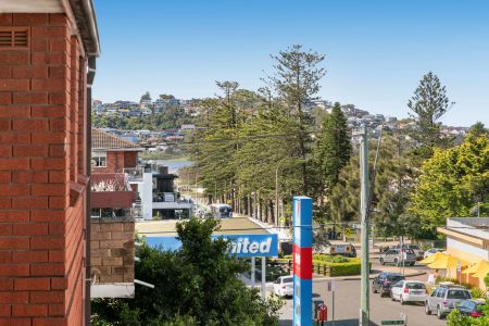 Tranquil Top-Floor Apartment in Premier Seaside Setting - Photo 5