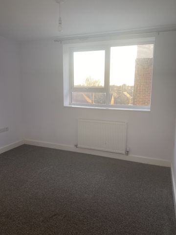 Queensway, Bletchley - Photo 5