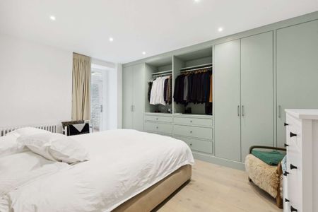 A beautifully presented apartment in the heart of Kensington with a private patio - Photo 5