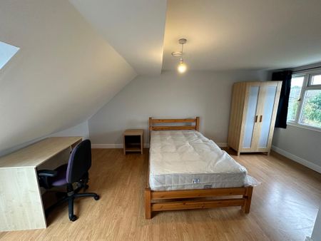 4 bedroom terraced house to rent - Photo 5