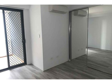 UPDATED 2 BEDROOM UNIT - DON'T MISS OUT ! - Photo 5