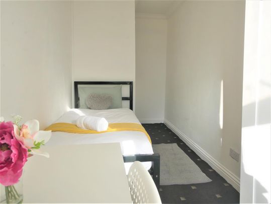 Christchurch Road, Bournemouth - Photo 1