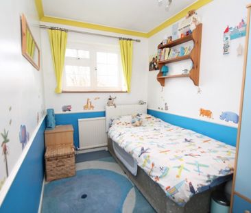 Spire View, Stanhope Heath, Stanwell, Staines-Upon-Thames,TW19 - Photo 5