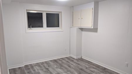For Lease - 354 Park Road Unit# Main Fl, Oshawa, Ontario - Photo 2