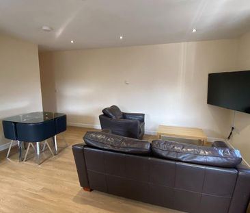 4 bedroom flat to rent - Photo 1