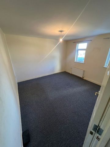 1 Bed Flat, School Lane, CH43 - Photo 2