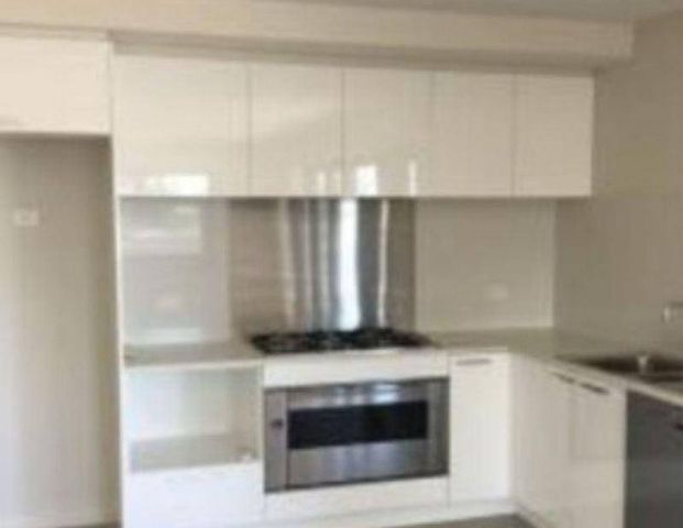 Large 2 Bedroom Apartment - Photo 1