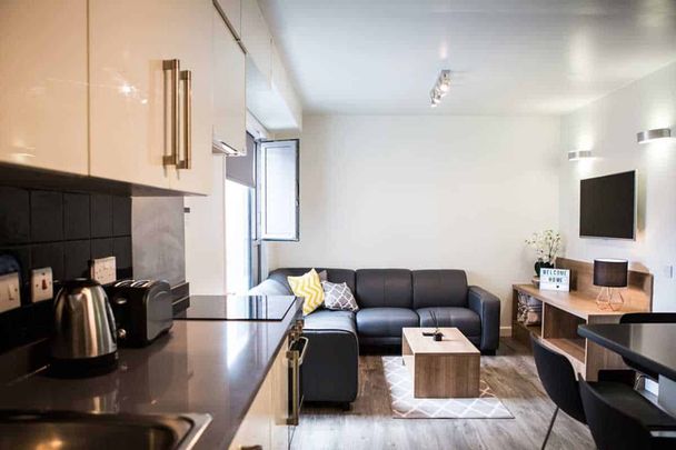 Bronze Ensuite Mid Level - Photo 1