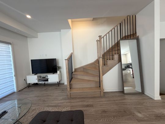 For Lease - 26 Lytham Green Circle Unit# 17, Newmarket, Ontario - Photo 1