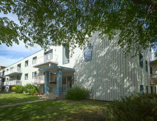 Queensbury | 1055 Powers Street, Winnipeg - Photo 1