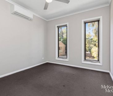 MODERN THREE BEDROOM TOWNHOUSE - Photo 2