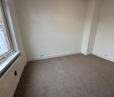 2 bedroom end of terrace house to rent - Photo 4