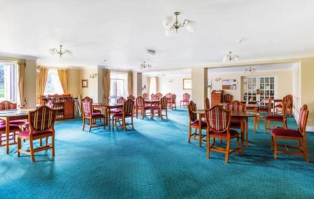 2 bedroom retirement property to rent - Photo 3