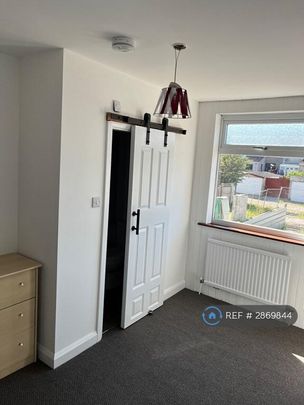 4 bedroom terraced house to rent - Photo 1