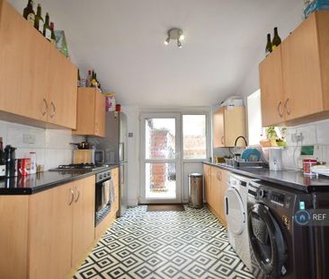 1 bedroom in a house share to rent - Photo 5