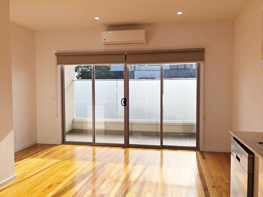 2/10 Lorensen Avenue, Coburg North VIC 3058 - Photo 1