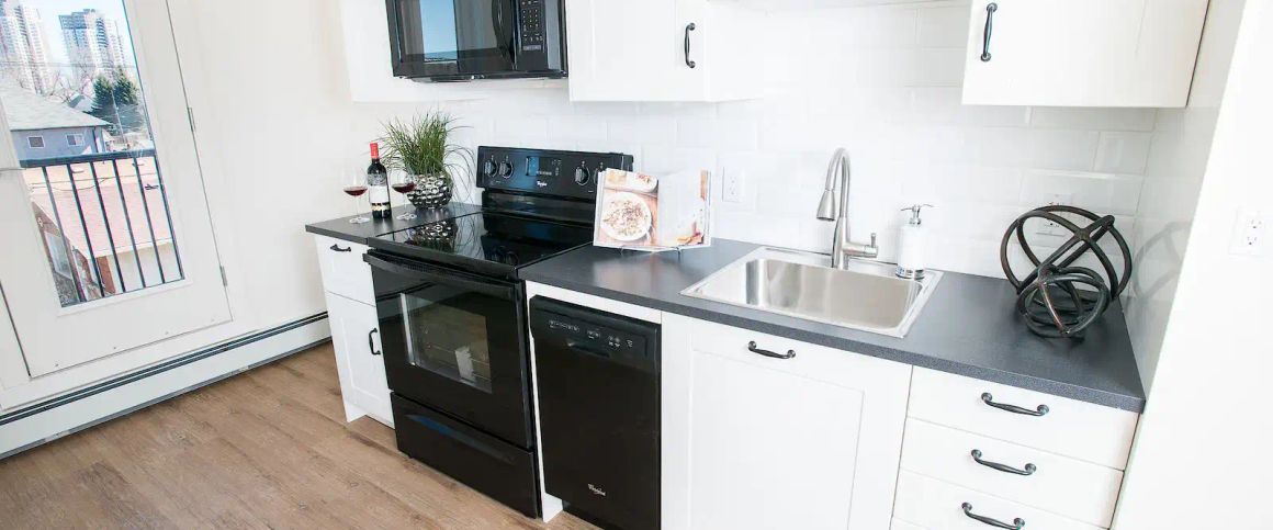 Modern One Bedroom - Central Downtown Edmonton — 1 Bedroom Apartment - Photo 1