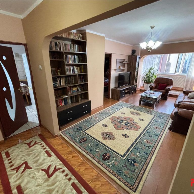 ULTRACENTRAL - Apartament 3 camere - etajul 1 - Photo 1