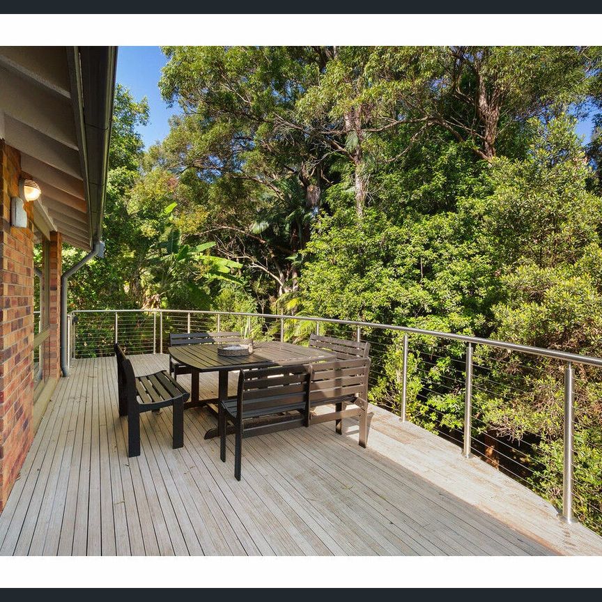 EXPANSIVE AIR-CONDITIONED FAMILY HOME IN BUSHLAND SETTING - Photo 1
