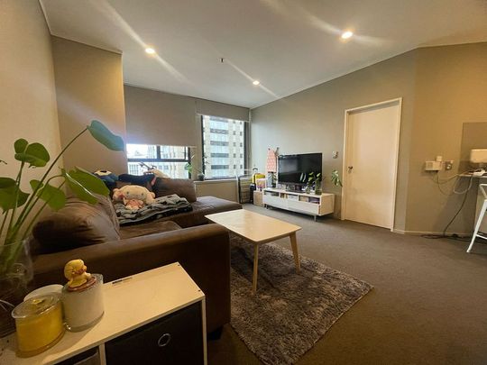 Huge 2brm apartment with Carpark - Photo 1