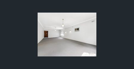 Immaculately maintained home in an ideal location - Photo 2