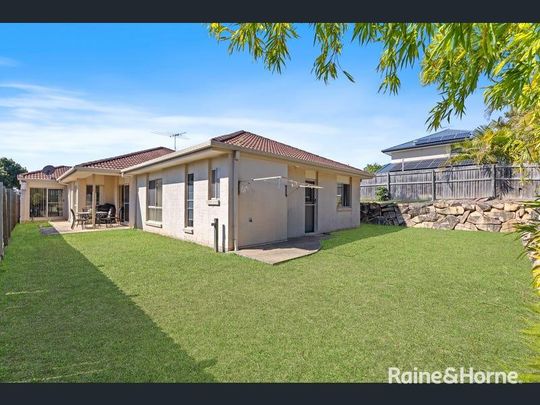 Spacious Family Home in a Peaceful Cul-de-Sac - Photo 1