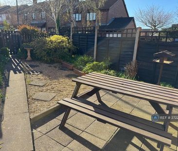 2 bedroom terraced house to rent - Photo 2