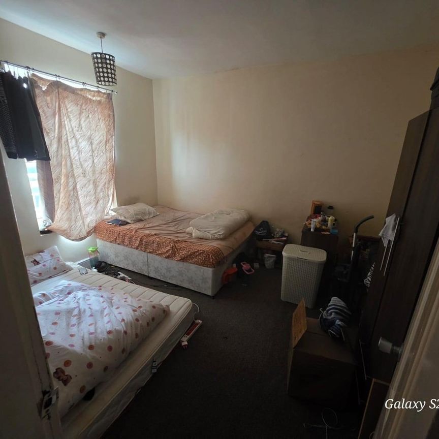 Room in a Shared Flat, Burley Lodge Rd, LS6 - Photo 1